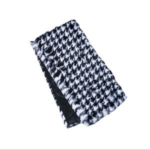 Akira houndstooth scarf
